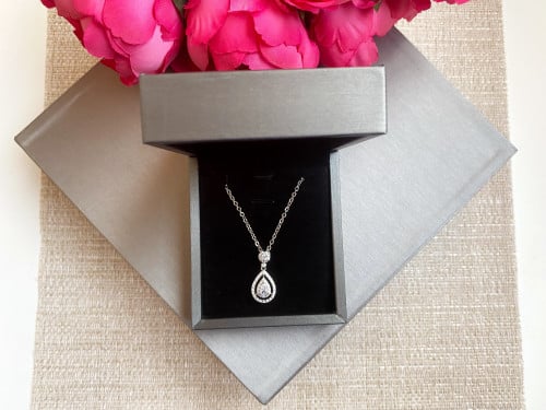 عقد مرصع باحجار الزيركون تصميم الماس