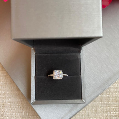 خاتم فضه مرصع باحجار الزيركون تصميم الماس