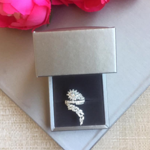 خاتم مرصع باحجار الزيركون تصميم الماس