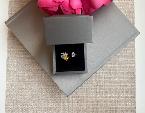 خاتم مرصع باحجار الزيركون تصميم الماس