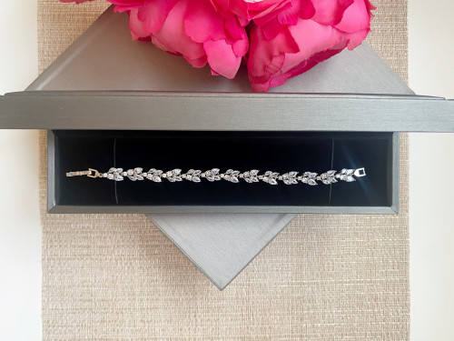 اساوره مرصعه باحجار الزيركون تصميم الماس