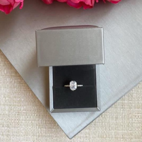 خاتم مرصع باحجار الزيركون تصميم الماس