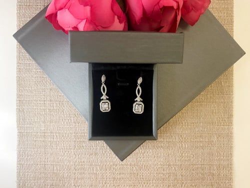 حلق مرصع باحجار الزيركون تصميم الماسI