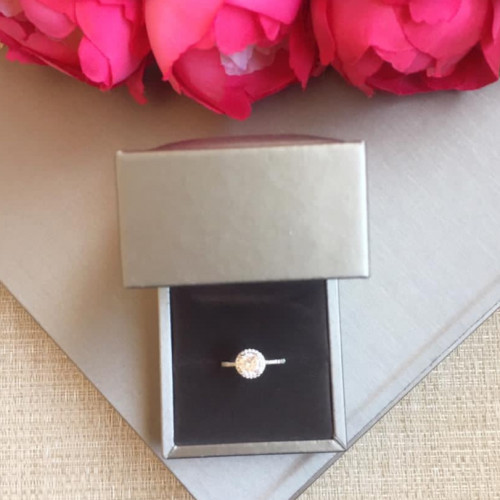 خاتم مرصع باحجار الزيركون تصميم الماس