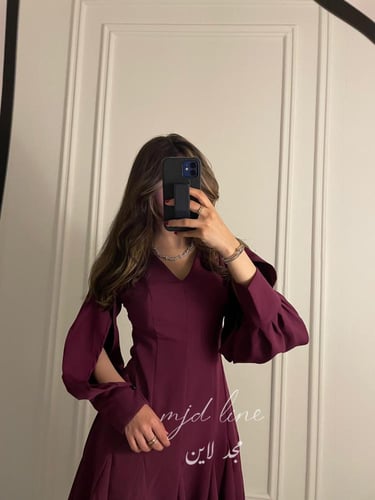 فستان مشاعر / بـ كسرات انيقة من الامام و الخلف