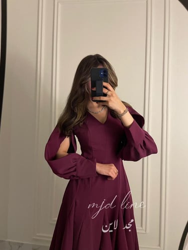 فستان مشاعر / بـ كسرات انيقة من الامام و الخلف