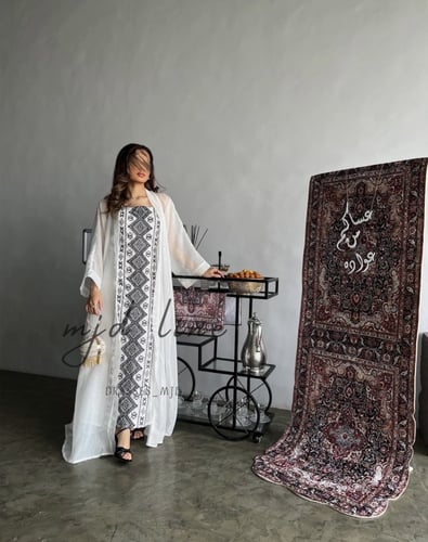 جلابية غادة ، قطعتين ابيض تطريز اسود