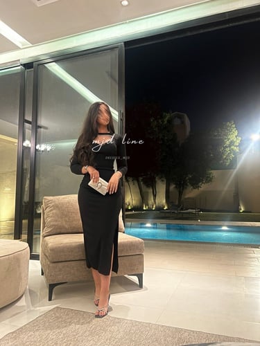 فستان ريماس اسودطويل مع كرستال بالصدر والظهر/ اكما...