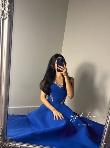 فستان لميس نيلي