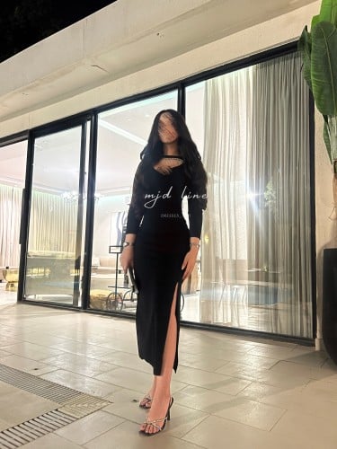 فستان ريماس اسودطويل مع كرستال بالصدر والظهر/ اكما...