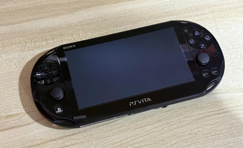 بي اس فيتا موديل 2000 مستعمل Ps Vita