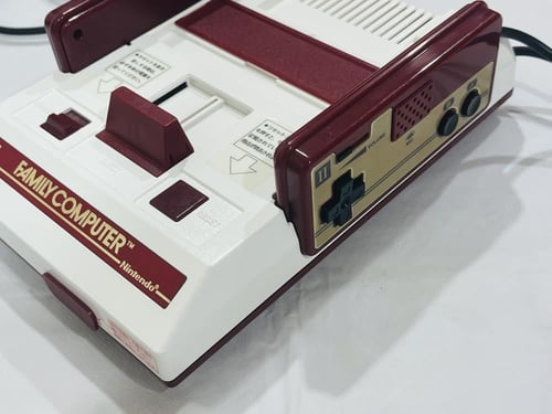 جهاز العائله الاصلي بالكرتون (Family Computer)