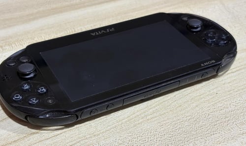بي اس فيتا موديل 2000 مستعمل Ps Vita