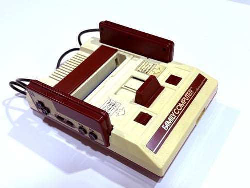 جهاز العائله الاصلي (Family Computer)