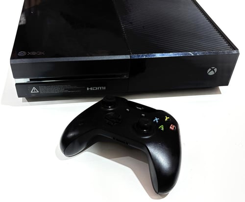 اكس بوكس ون مستعمل ٥٠٠ قيقه (XBOX)