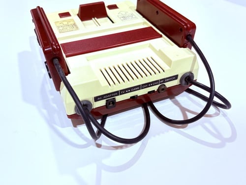 جهاز العائله الاصلي (Family Computer)