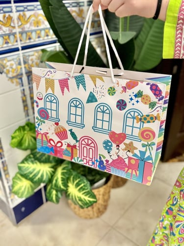 كيس حلويات الاطفال وسط