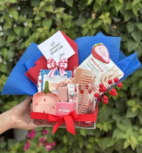 صندوق الفراولة - عناية يمكن تخصيصها للتخرج