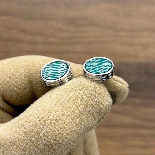 طقم رجالي مثالي لإطلالة كاملة بلون فضي ميناء اخضر