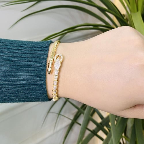 طقم ساعة نسائية واسوارة -ماركة انديرا استيل بلون ف...