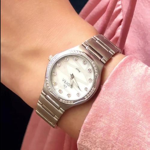 ساعة نسائية انديرا استيل بلون فضي