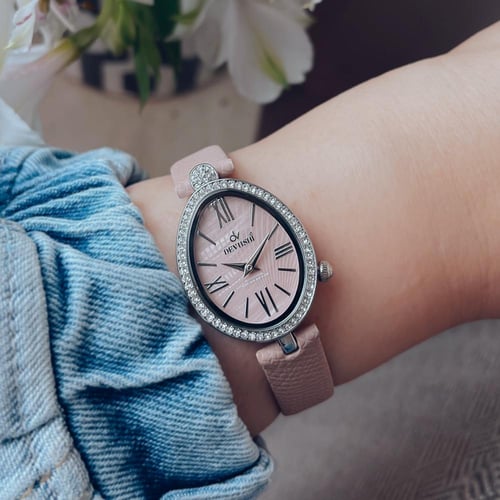 طقم ديفوشي نسائي – ساعة لحمي مع سوارة فضية فاخرة