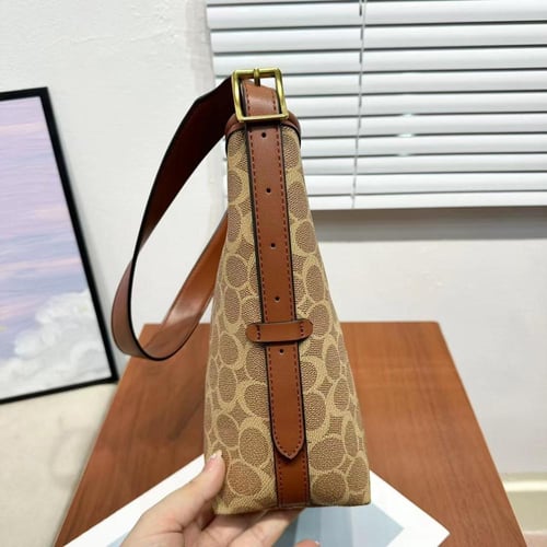 شنطة يد نسائية جلد منقوش ماركة covchie - لون بني