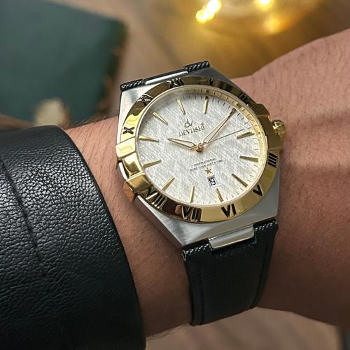 ساعة رجاليه جلد ديفوشي ملفته بلون اسود فضي ذهبي