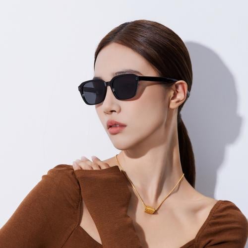 نظارات شمسية نسائية تصميم انيق - لون اسود