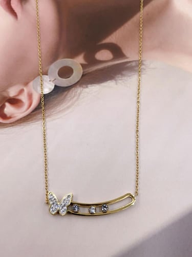 سلسلة نسائية ناعمة بلون ذهبي – تصميم عصري وأنيق