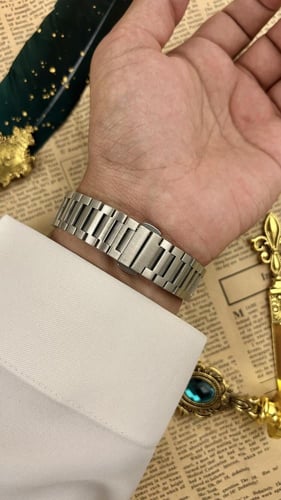 ساعة ديفوشي رجالية فضي بميناء اسود ارقام عربي وسوا...