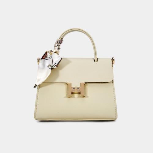 شنطة يد نسائية من باجكو باللون الأوف وايت– تصميم أ...