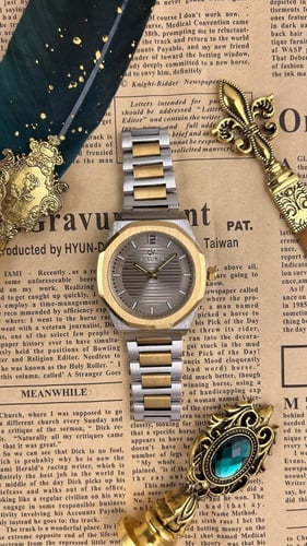 ساعة ديفوشي رجالية فضي وذهبي وبسوار استيل أنيق