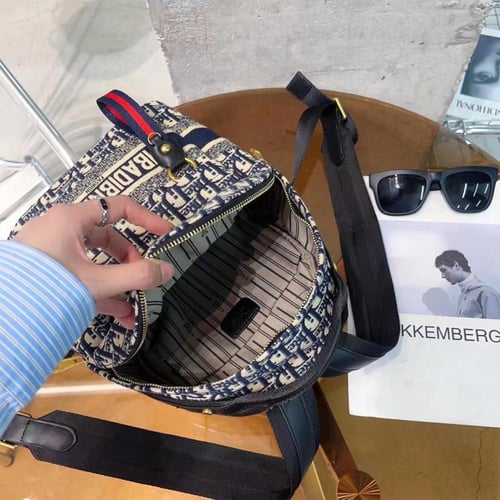 شنطة ظهر نسائية أنيقة عصرية وملفته