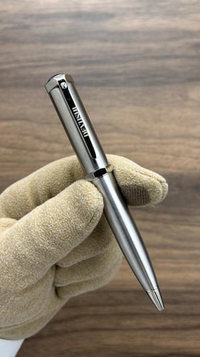 طقم رجالي مثالي لإطلالة كاملة بلون فضي ميناء اخضر