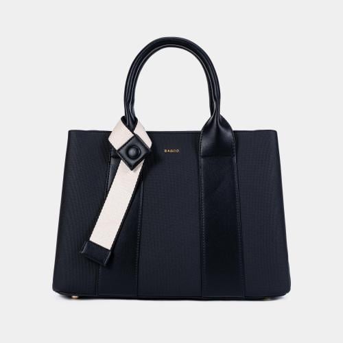 شنطة نسائية انيقة مع محفظة و حزام طويل بلون اسود