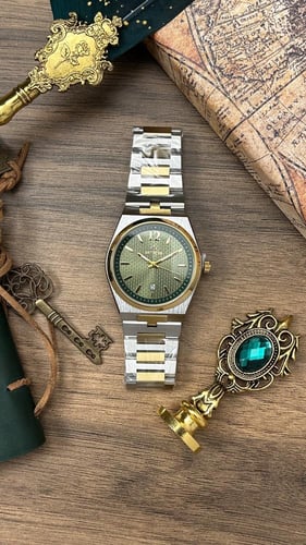 ساعة رجاليه ديفوشي ملفته بلون فضي و ذهبي