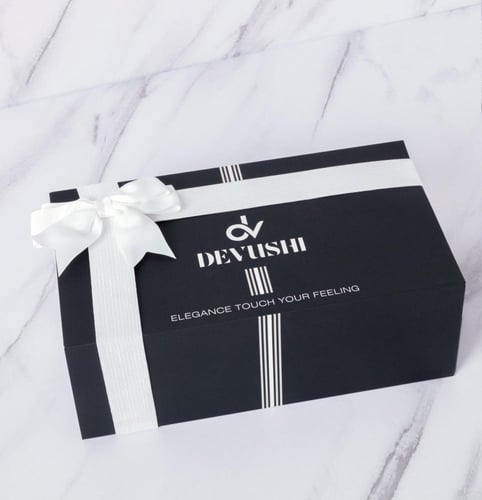 طقم رجالي مثالي لإطلالة كاملة بلون فضي ميناء كحلي