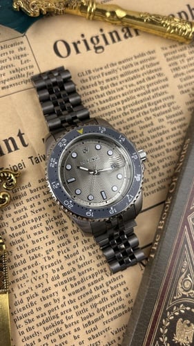 ساعة ديفوشي رجالية رمادية كاجوال بستايل رياضي وسوا...