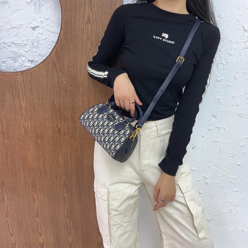 شنطة نسائية عصرية وأنيقة - لون كحلي