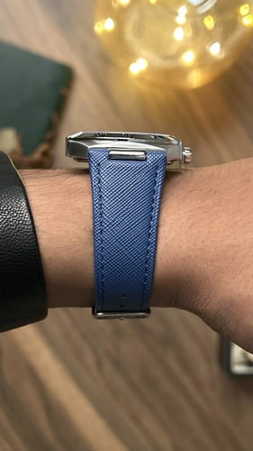 ساعة رجاليه جلد ديفوشي ملفته بلون كحلي فضي