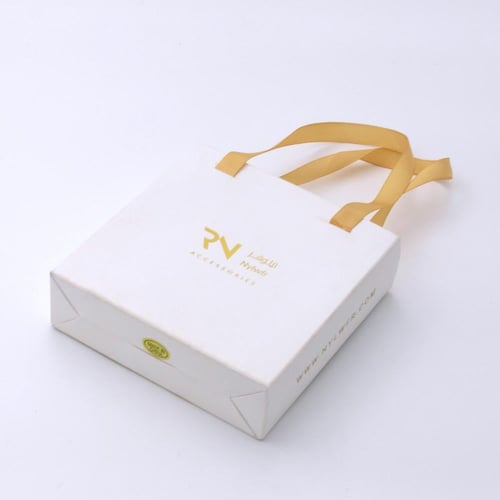 إسوارة نسائية فضية بفصوص زركون لامعة – تصميم عصري...