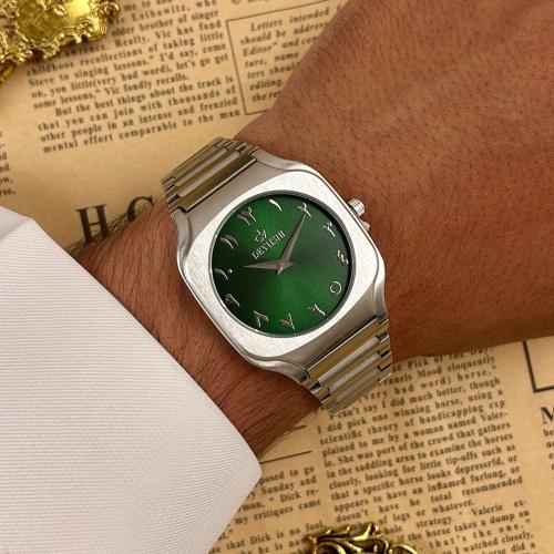 ساعة ديفوشي رجالية فضي بميناء اخضر ارقام عربي وسوا...