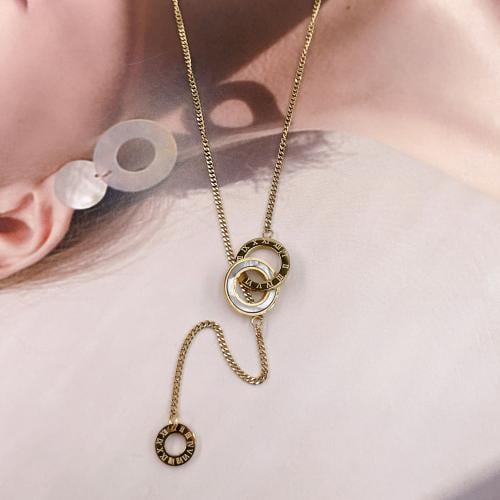 سلسلة نسائية ناعمة بلون ذهبي – تصميم عصري وأنيق