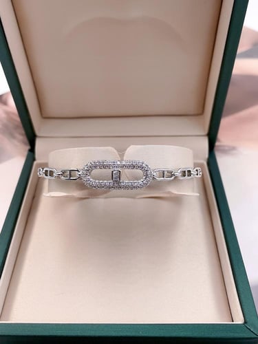 إسوارة نسائية فضية بفصوص زركون لامعة – تصميم عصري...