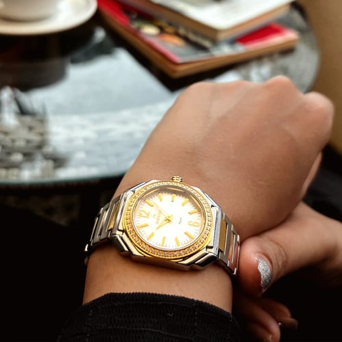 ساعة نسائية انديرا استيل بلون فضي و ذهبي