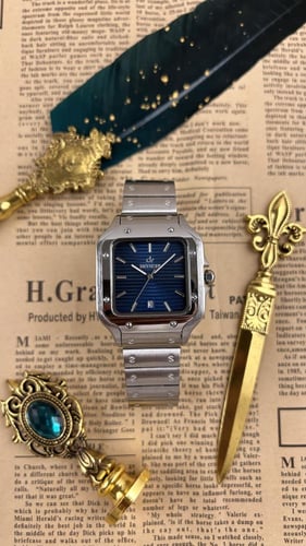 ساعة ديفوشي رجالية فضي ميناء كحلي بتصميم مربع فخم