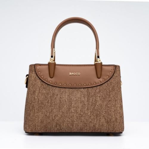 شنطة نسائية جلد وقماش مع حزام طويل بلون بني