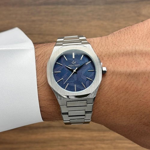 طقم رجالي مثالي لإطلالة كاملة بلون فضي ميناء كحلي