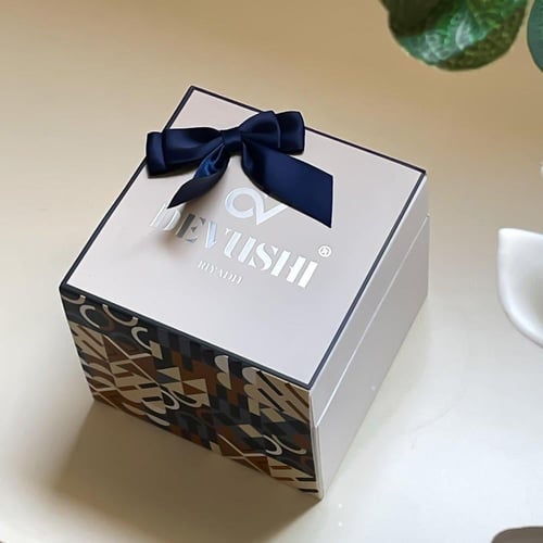 ساعة نسائية مستطيلة بلمسة جديدة وأنيقة لون ذهبي و...